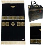 PREMIUM Black Kaaba Islamic Prayer Mat Janamaz Musallah Rug 1000g. Brand new style prayer mat High Quality New Design Product of Saudi Arabia by Minwal Soft smooth prayer mat Brand new arrival. Available in: Black Approx. Dimensions: 70X114CM Approx. Weight: 1050g